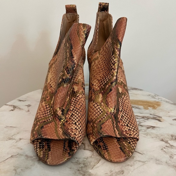 Vince Camuto Allanna Pink Snakeskin Size 9.5 Peeptoe Heels - Picture 10 of 10